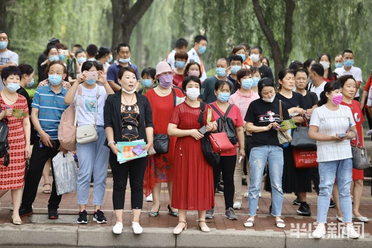 可怜天下父母心可怜天下父母心——致敬陪考的家长