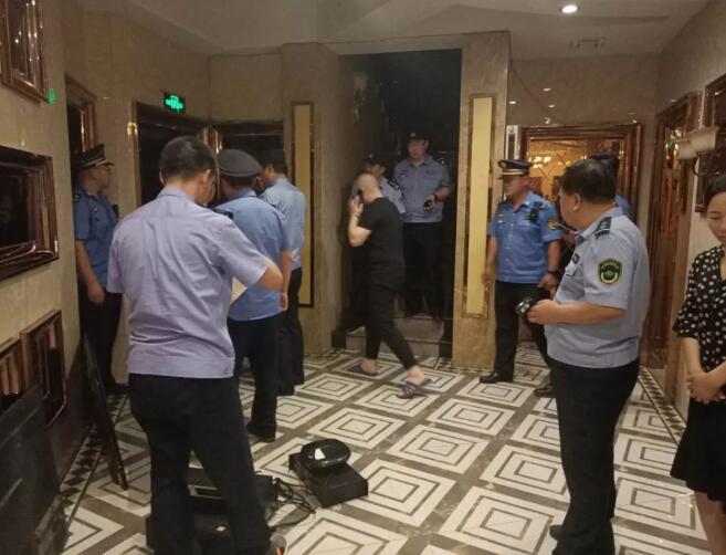 有大“暗门”背后有大秘密？青岛3家无证娱乐场所被查