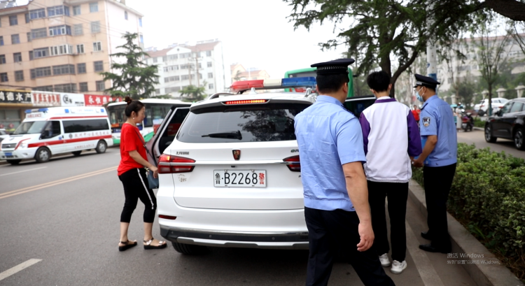 宝贵时间高考首日又有考生忘带准考证！胶州警方“铁骑护送”赢取宝贵时间