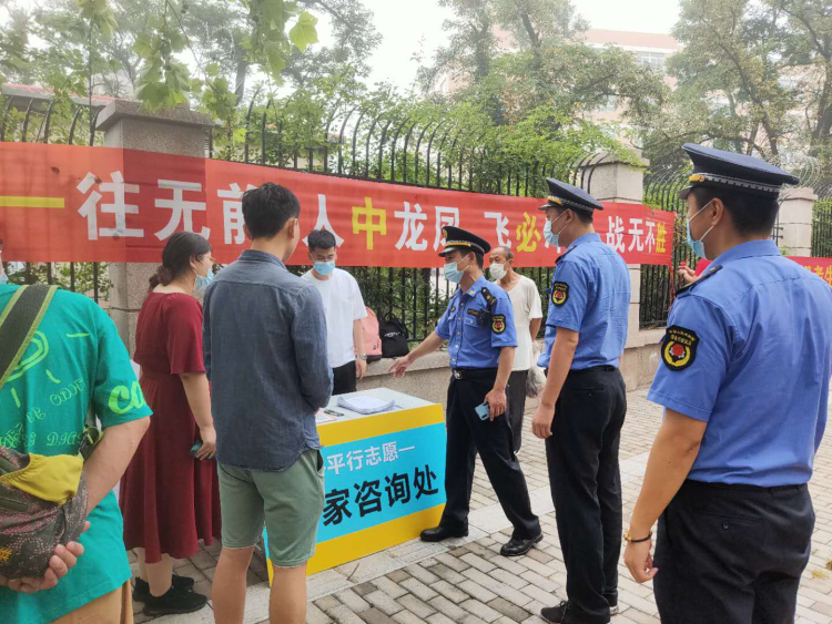 考点致“静”高考 维护“一中”考点秩序 有他们的身影……