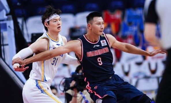 杜锋杜锋透露易建联受伤过程 确定无大碍短期内回归