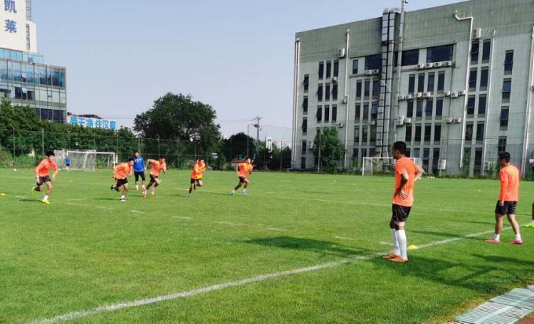 热身赛|中能烈日酷暑下苦练体能 本周末热身赛再战黄海