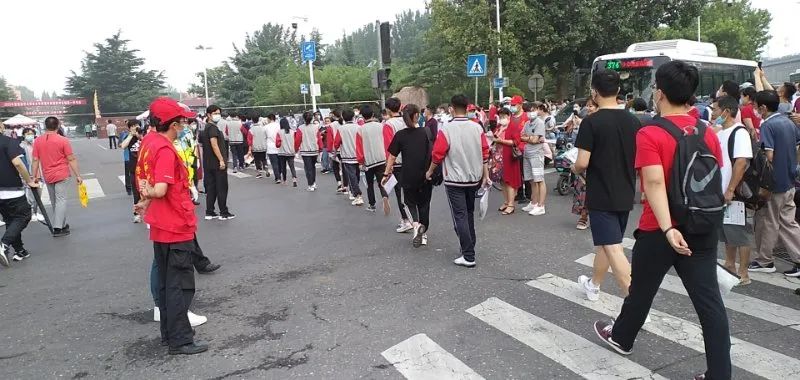 城阳区|城阳区综合行政执法局开启“护考”模式 为考生营造安静舒适的考试环境