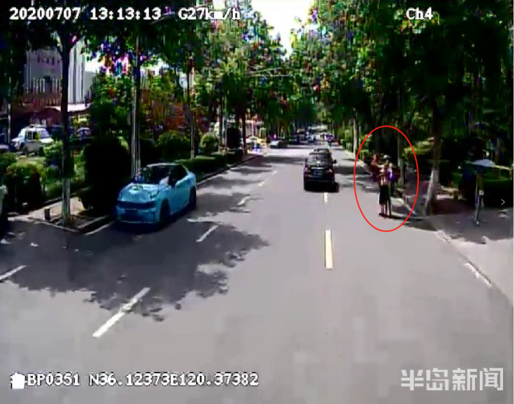 情况紧急|路边老人受伤情况紧急 公交车秒变“救护车”送其就医