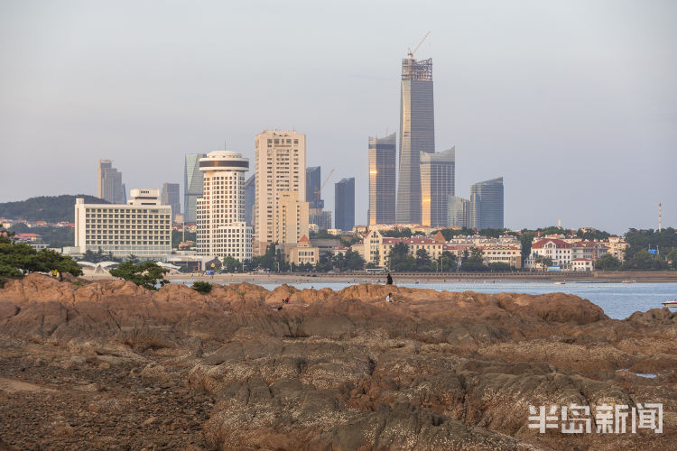 礁石|来青岛海边 欣赏礁石上的风景