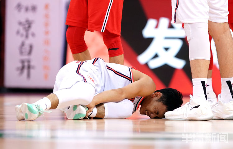 惜败|青岛男篮三分之差惜败广东 “小巨人”刘传兴迎来大爆发
