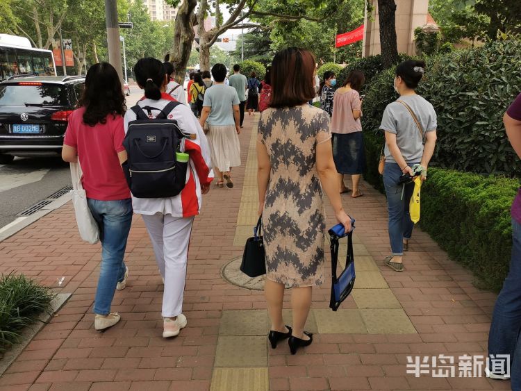 冷清|高考第三天 青岛三中考点门前有点“冷清”