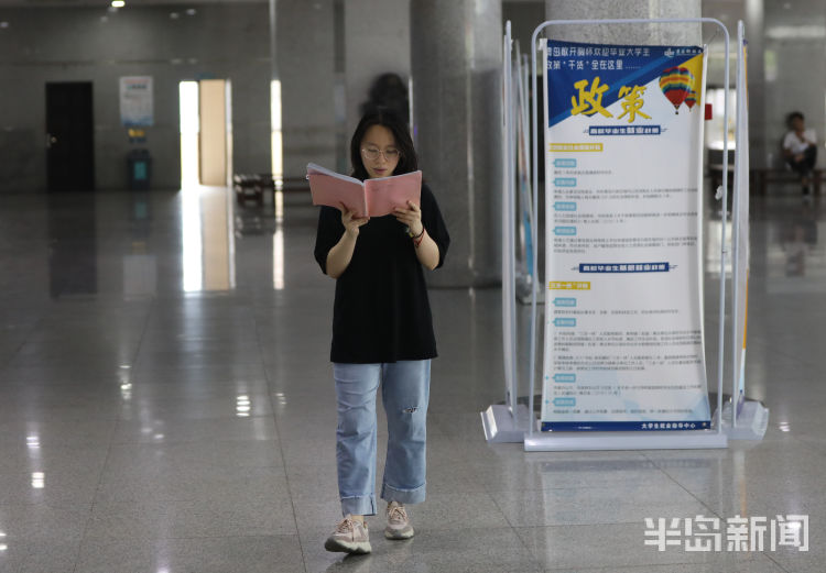 考研|青岛科技大学崂山校区图书馆内：大三学生暑假留校备战考研