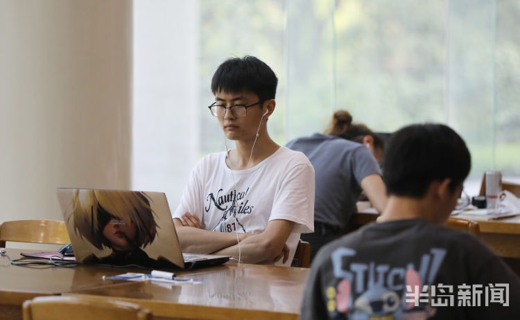 考研|青岛科技大学崂山校区图书馆内：大三学生暑假留校备战考研