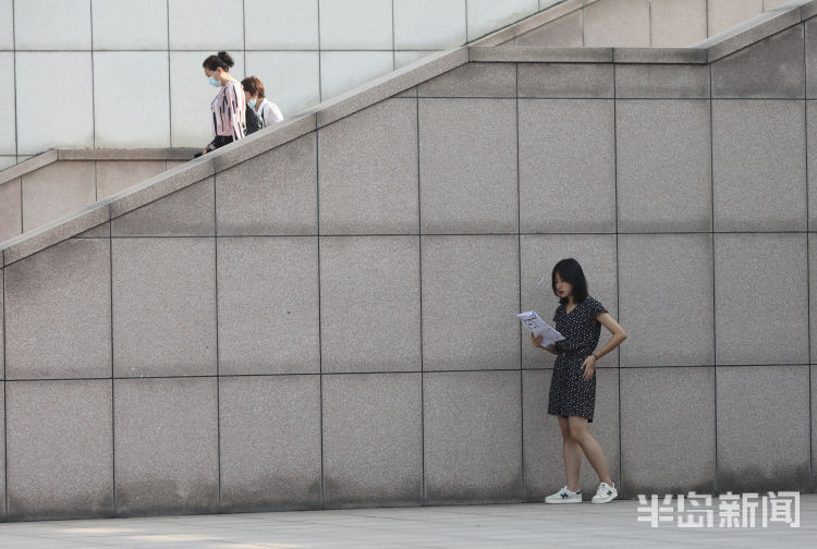 考研|青岛科技大学崂山校区图书馆内：大三学生暑假留校备战考研