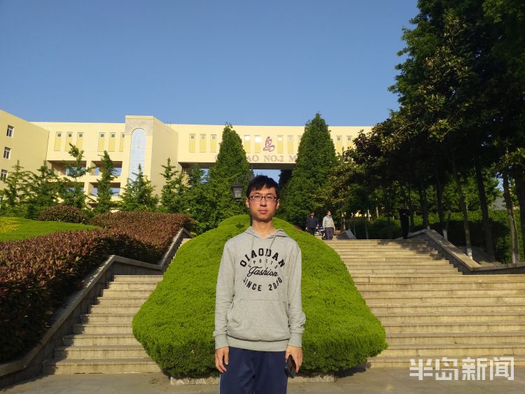 送考|青岛二中清华保送生来送考 为高考同学加油助威