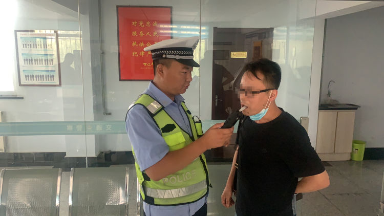 酒驾|男子酒驾闯入高考交通管制区域 驾照降级、罚款1000元记12分