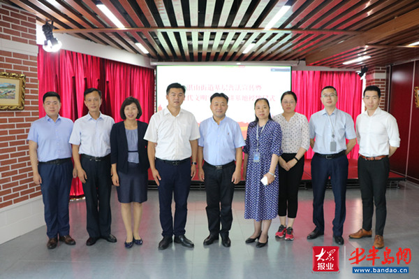 市南区|市南区新时代文明实践宣讲再添“新阵地”：湛山街道普法宣讲基地挂牌成立