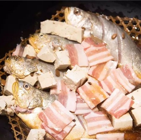 东海香、海鲜|“温暖義家”助力文旅餐饮｜大锅蒸海鲜，当属东海香