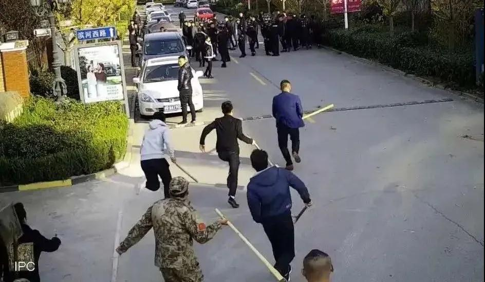 |不买停车位就砸车 临沂这个恶势力首犯一审被判12年