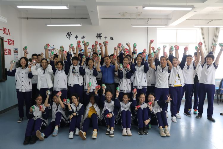 岛城|走红毯、穿跃鲤门！青岛初三生上完“最后一课” 18万考生下周进入中考时间