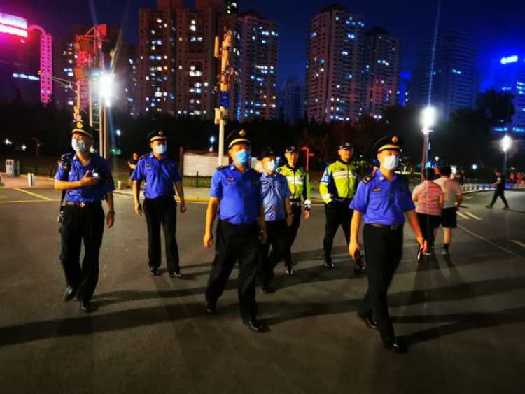 两级|青岛市区两级联动整治沿海一线市容秩序 清理游商浮贩70余处