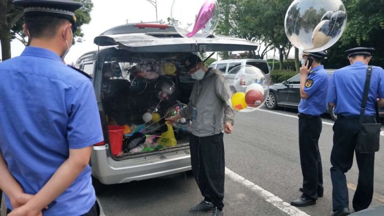 两级|青岛市区两级联动整治沿海一线市容秩序 清理游商浮贩70余处