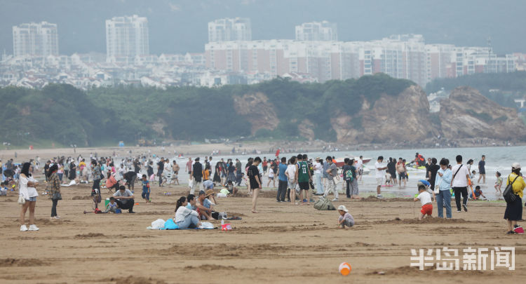 浴场|玩沙子、洗海澡、沙滩排球……夏日青岛石老人海水浴场乐趣多