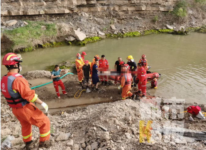 充电|广西一男子带7岁儿子游泳 转身给手机充电结果孩子溺亡……这件事一定要注意