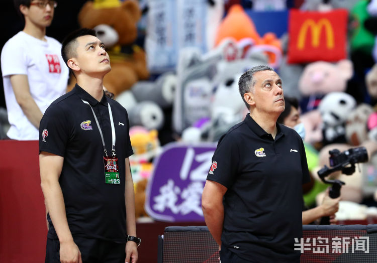 季后赛|CBA第一帅哥亮相青岛 辽宁队赢球提前锁定季后赛