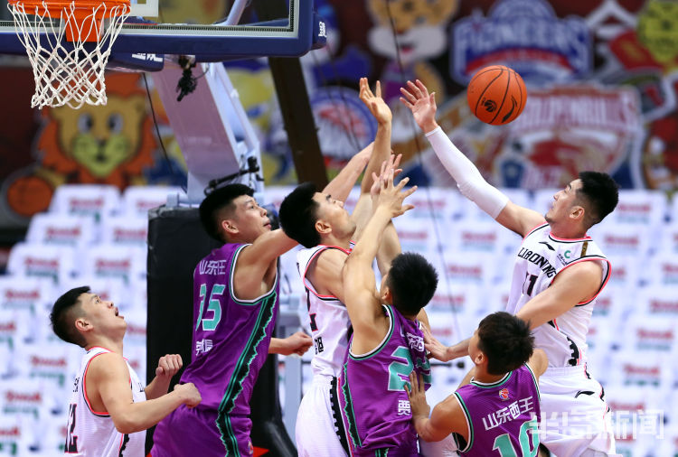 季后赛|CBA第一帅哥亮相青岛 辽宁队赢球提前锁定季后赛