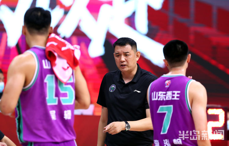 季后赛|CBA第一帅哥亮相青岛 辽宁队赢球提前锁定季后赛