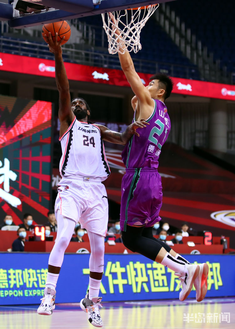 季后赛|CBA第一帅哥亮相青岛 辽宁队赢球提前锁定季后赛