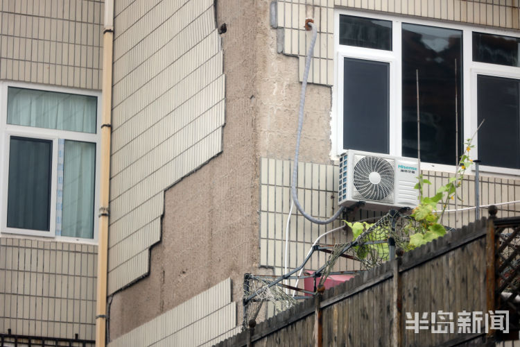 离着|风雨天挂瓦、墙皮脱落将威胁行人、车辆 提醒市民出行远离