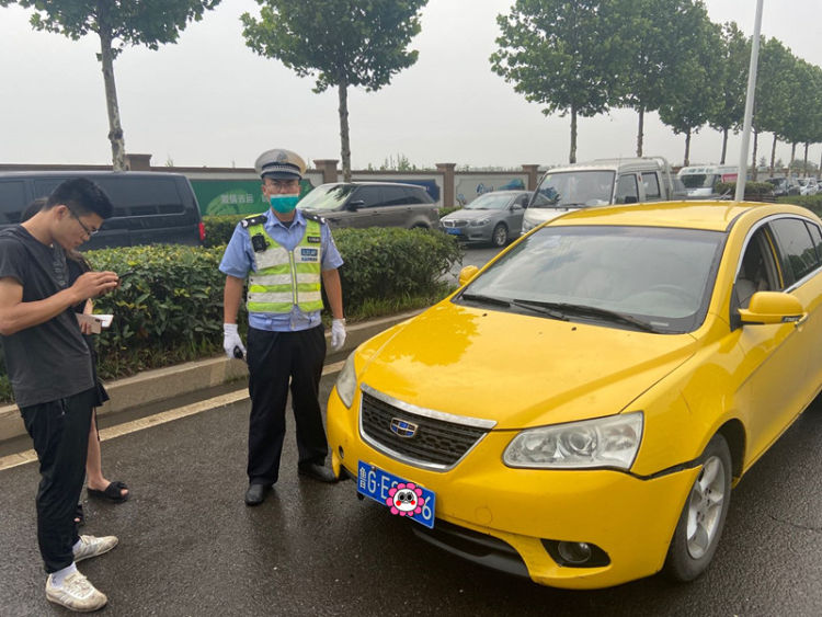 套牌车|青岛一男子开套牌车被警方拦截 交警提醒：为自身和他人安全千万不要心存侥幸