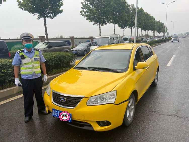 套牌车|青岛一男子开套牌车被警方拦截 交警提醒：为自身和他人安全千万不要心存侥幸