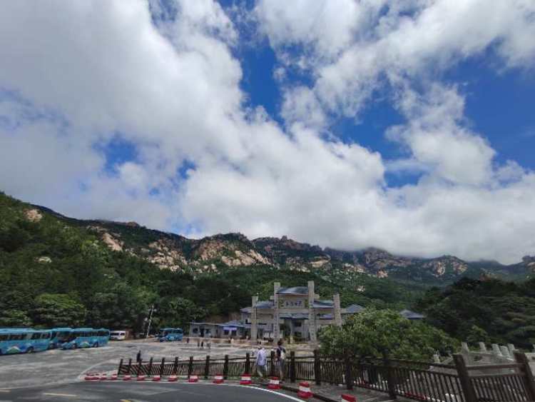 美如画|雨后青山如黛 巨峰美如画卷