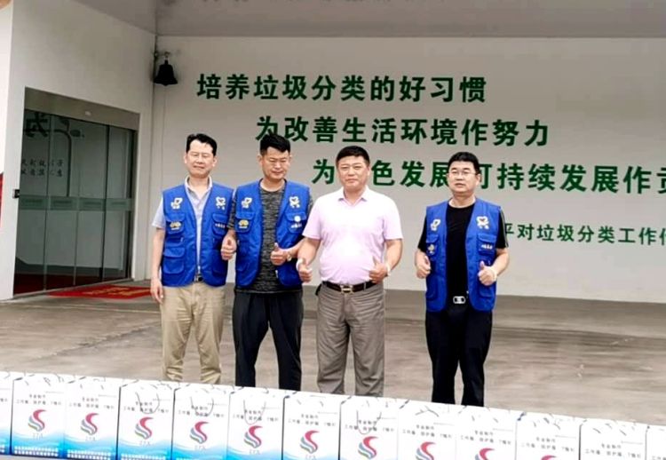 30|“赔钱也不裁员”为了30多人生计 酒店老板做出贴心承诺