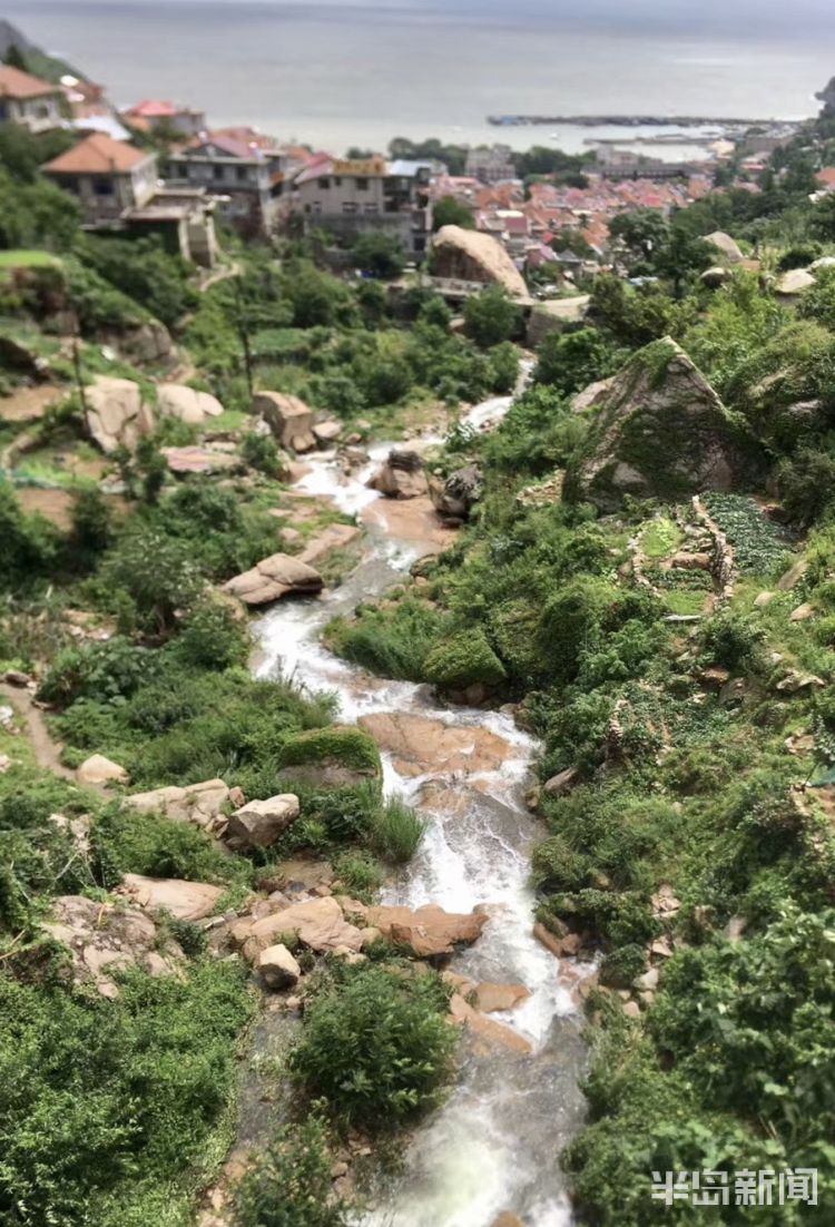 垂帘|连续降雨 崂山区晓望、青山等水库“瀑布垂帘”