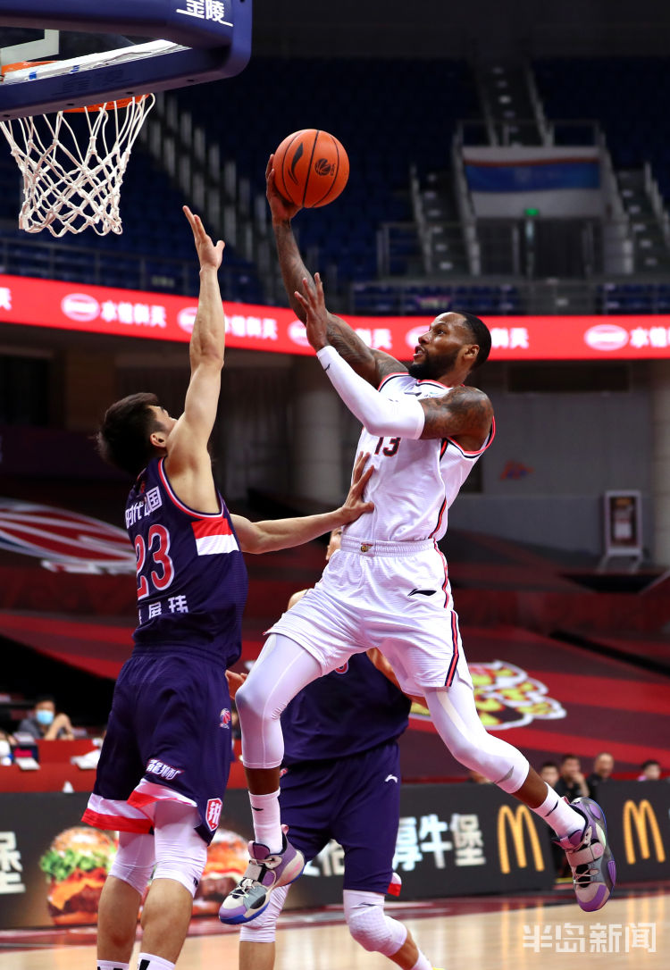 易建联|易建联复出出场19分钟贡献21分6篮板 广东豪取25连胜