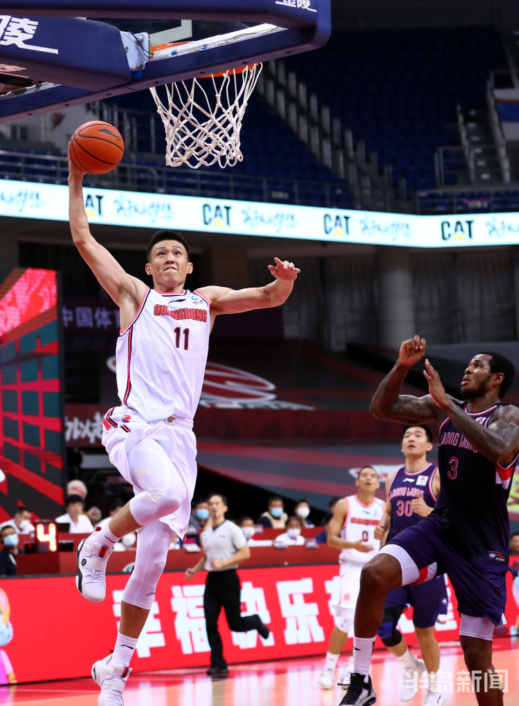 易建联|易建联复出出场19分钟贡献21分6篮板 广东豪取25连胜