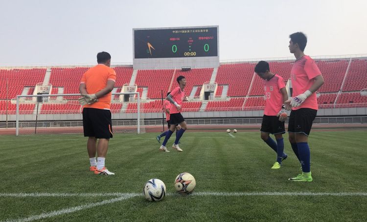 U17|青岛中能U17梯队再战国少队 陈戌源到场观战