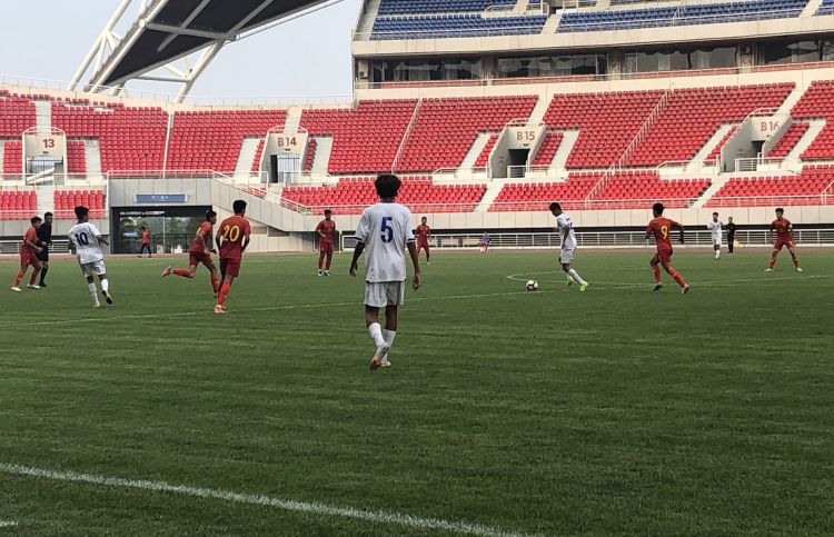 U17|青岛中能U17梯队再战国少队 陈戌源到场观战