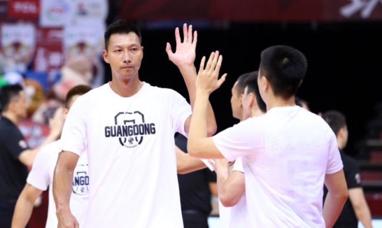 迎回|广东男篮迎回阿联继续连胜还不满足 要包机接回“小科比”