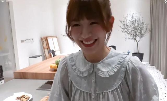 |张子萱做饭带娃两不误 洗菜细节狂刷好感度