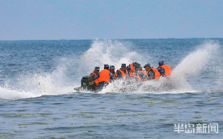 赛马|海上“赛马” 看海军陆战队冲锋舟驾驶训练