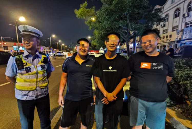 三人|寿星摆席三人聚会 “一醉俩酒”青岛这三人一起被罚