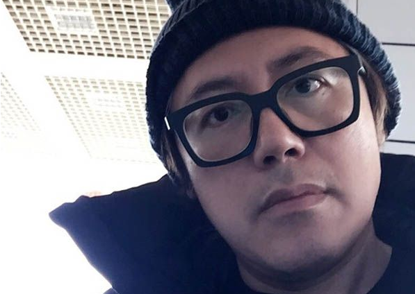 |歌手张宇“隐退”两年罕见露面 满头白发像老了十岁