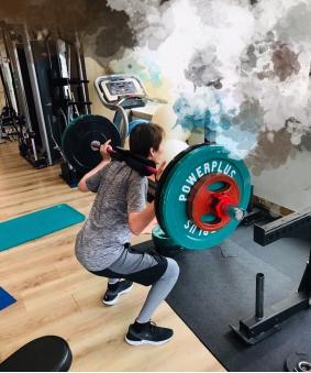 |54岁林志炫大病后狂举杠铃 胳膊和腿一样细