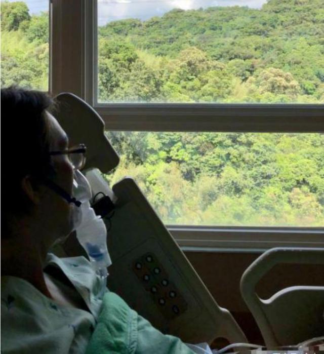 |54岁林志炫大病后狂举杠铃 胳膊和腿一样细