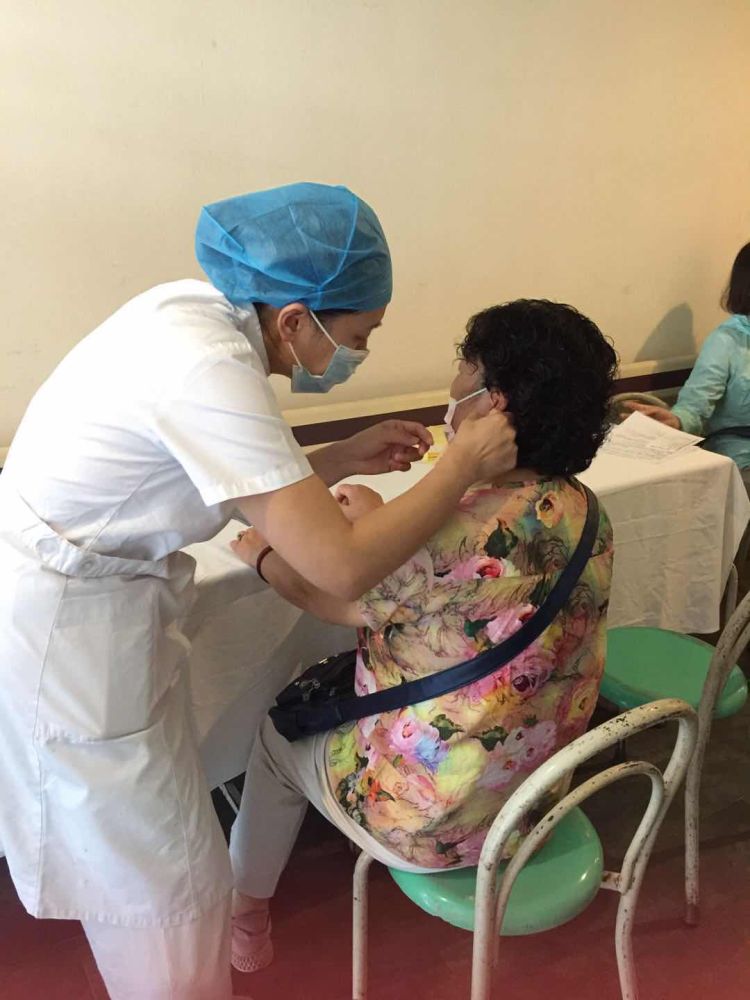 伏贴|青岛市民开贴三伏贴 注意：今年需贴敷四次 提前预约再就诊