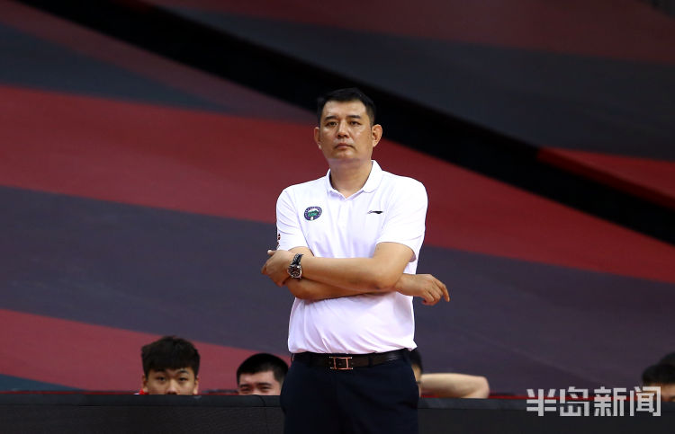 周琦|周琦轮休新疆五人得分上双 山东巩晓彬感叹队员拼劲不足