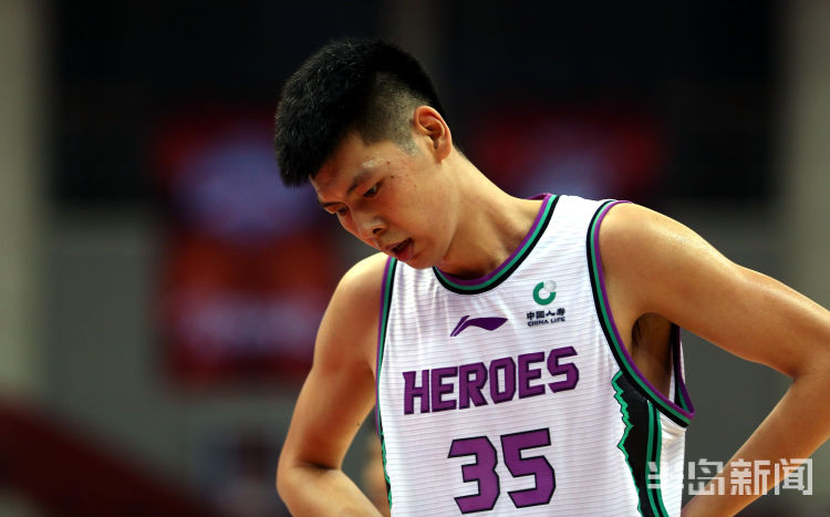 周琦|周琦轮休新疆五人得分上双 山东巩晓彬感叹队员拼劲不足