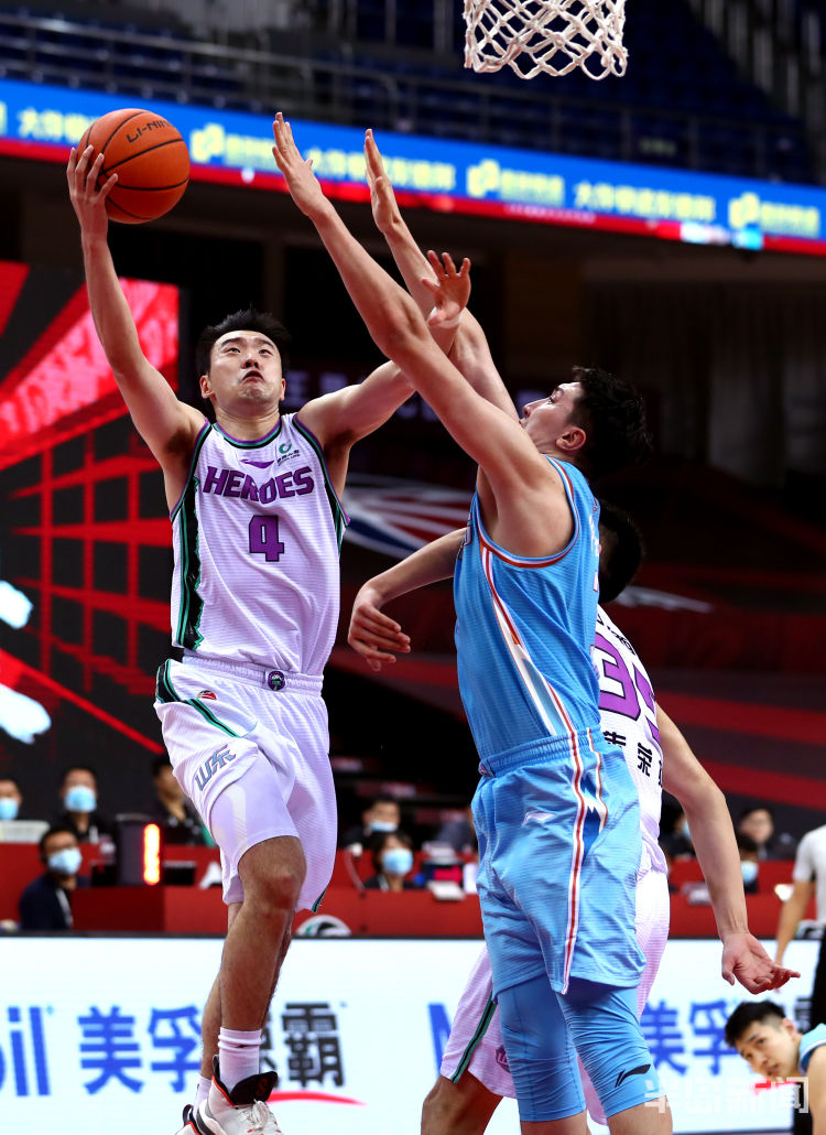 周琦|周琦轮休新疆五人得分上双 山东巩晓彬感叹队员拼劲不足