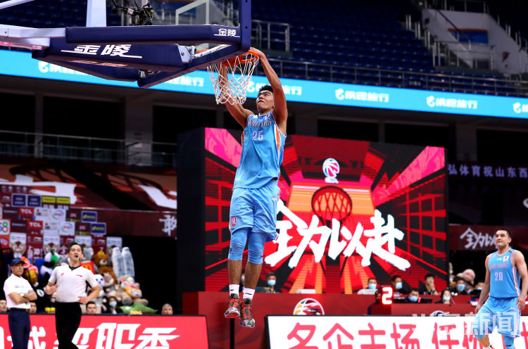 周琦|周琦轮休新疆五人得分上双 山东巩晓彬感叹队员拼劲不足
